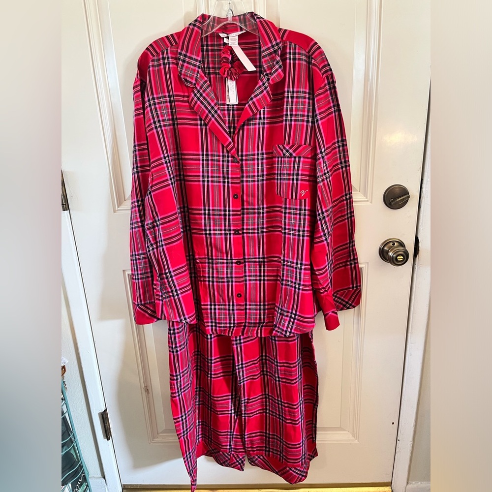 😎 NWT Women’s Victorias Secret Red plaid flannel pajama set